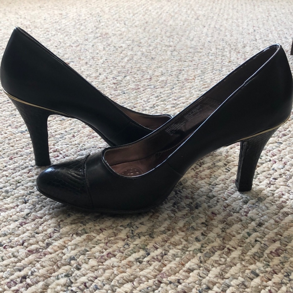 Solesenseability black heels. Size 9. EUC.